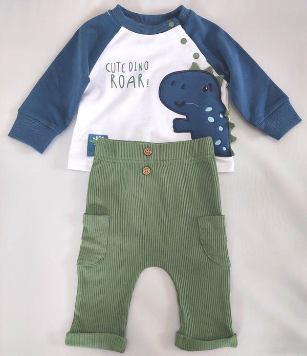 Conjunto camisa y pantalón de niño.